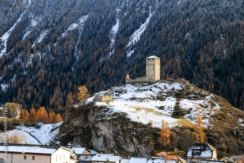 Obraz na płótnie Ruins Steinsberg from the ancient Medieval Castle Steinsberg over the Swiss Alp village Ardez with snow mountain at the background in Engadin valley, Graubunden Canton w salonie