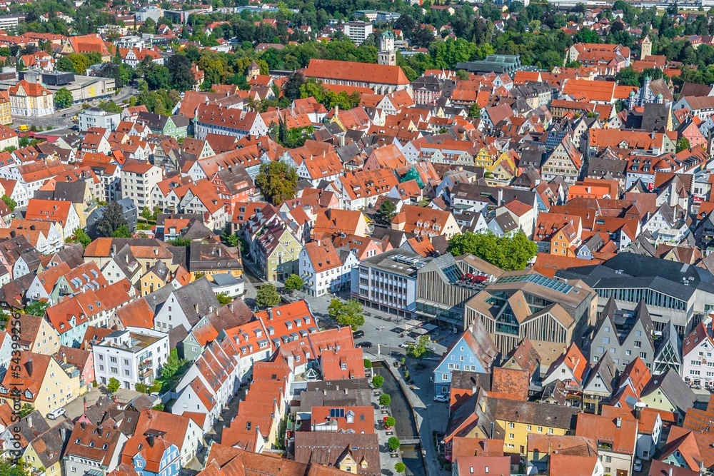 Memmingens City rund um den Schrannenplatz im Luftbild