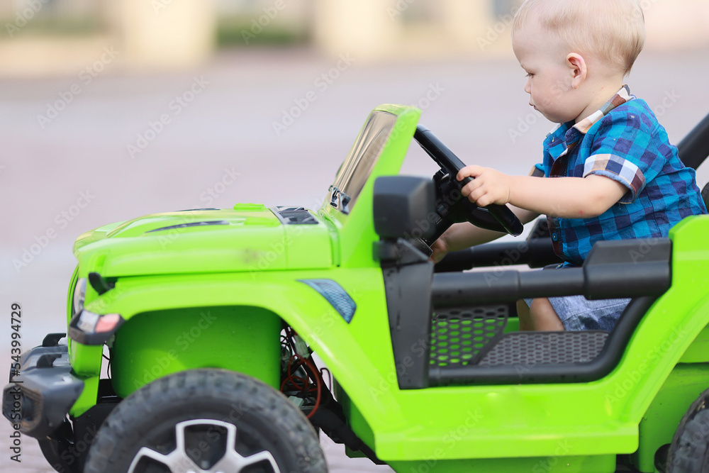 child driver electric car attraction SUV small child driver electric car attraction SUV small