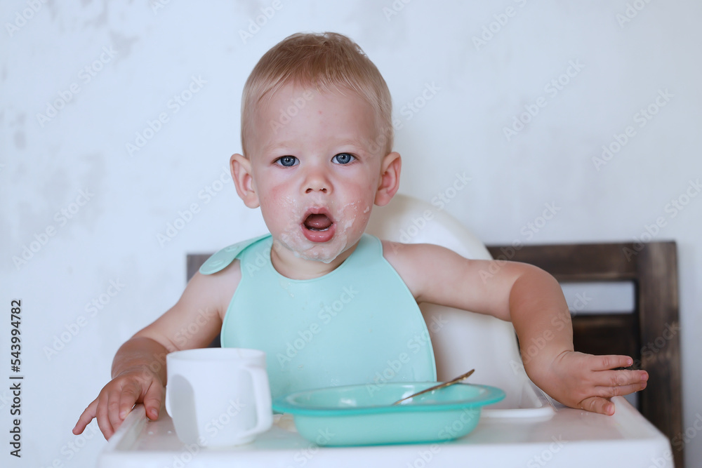 kid eats with a spoon and learns by himself kid eats with a spoon and learns by himself