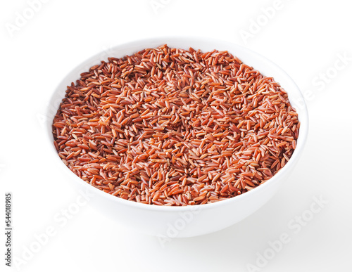 Obraz na płótnie Uncooked red rice in white bowl isolated on white background with clipping path w salonie