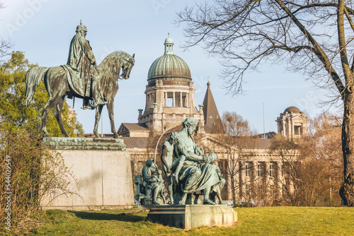 Germany, Hamburg,Equestrian statue of Kaiser Wilhelm I with Hanseatic Higher Regional Court in background