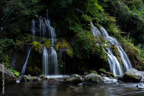 美しい滝 吐竜の滝山梨県