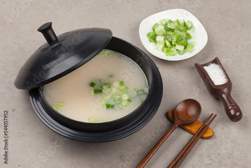 Beef bone soup, seolleongtang, food, Korean beef, cooking, soup, meal, Korean beef bone soup, bone soup, meat, green onion, Korean food, beef,사골곰탕,설렁탕,음식,한우,요리,탕,식사,한우곰탕,곰탕,육류,파,한식,쇠고기, photo