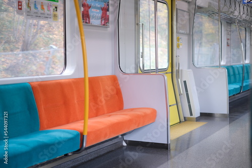 カラフルな電車のシート 車両
