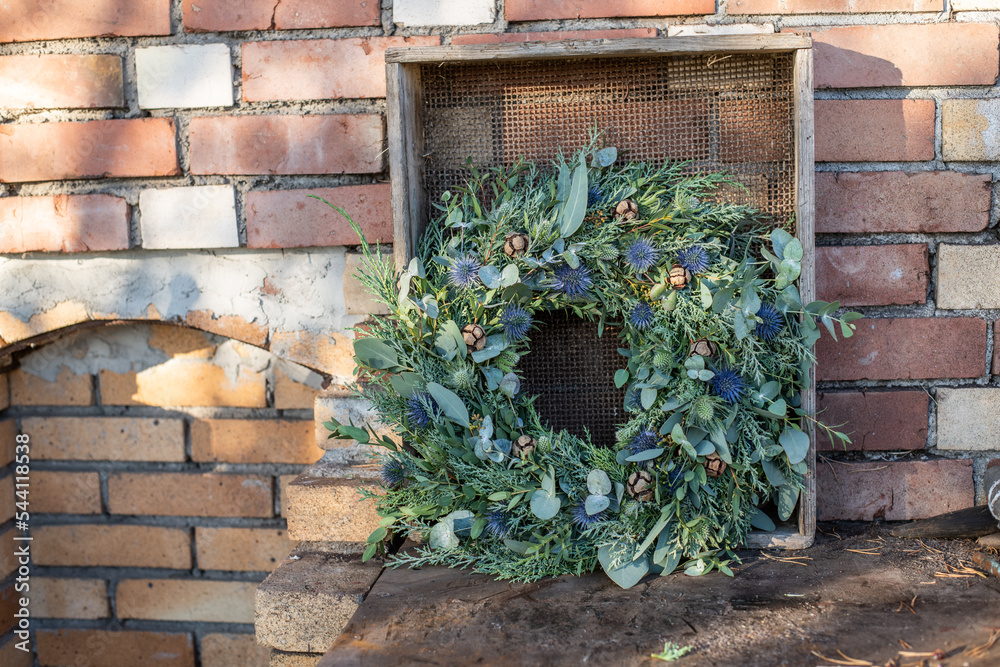 custom made wallpaper toronto digitalKranz mit Eukalyptus, Zypresse und Disteln, Kranz binden, Floristik selber machen