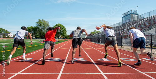 Plakat Five sprinters running from the start at practice