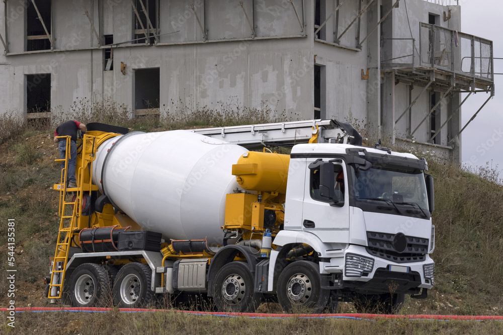 B tonni re Sur Un Chantier Stock Photo Adobe Stock