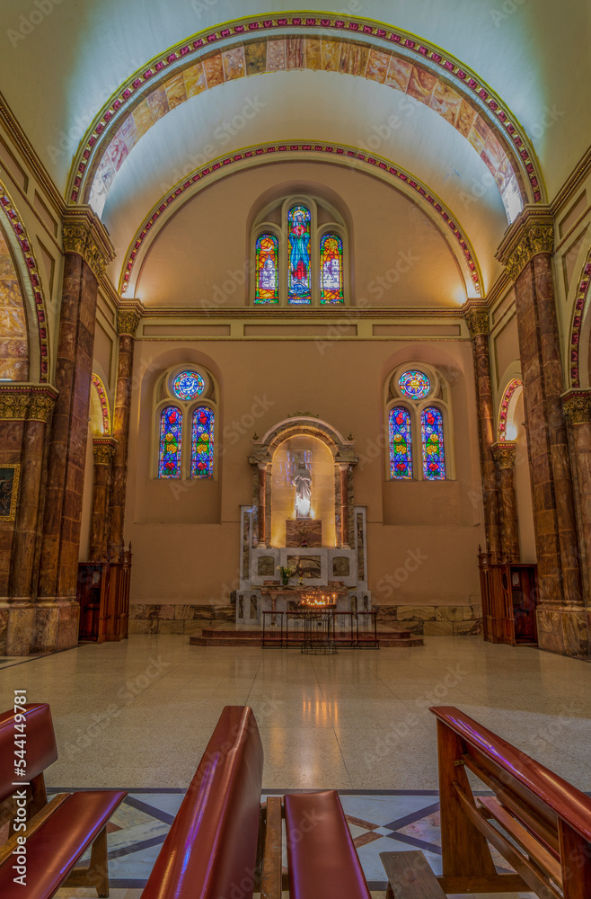 Fototapeta premium The interior of a cathedral in Cuenca, Ecuador (Cathedral of the Immaculate Conception.) 