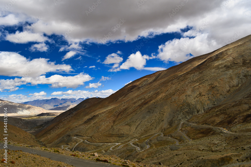 Pangong Tso to Tso Moriri route diverges from Chusul and leads to Kaksang La, Horala, and Mahe.
Kaksang La is a high mountain pass at an elevation of 5.436m (17834ft) above the sea level.