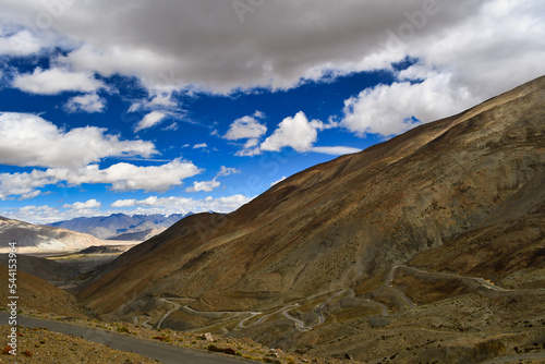 Pangong Tso to Tso Moriri route diverges from Chusul and leads to Kaksang La, Horala, and Mahe. Kaksang La is a high mountain pass at an elevation of 5.436m (17834ft) above the sea level.
