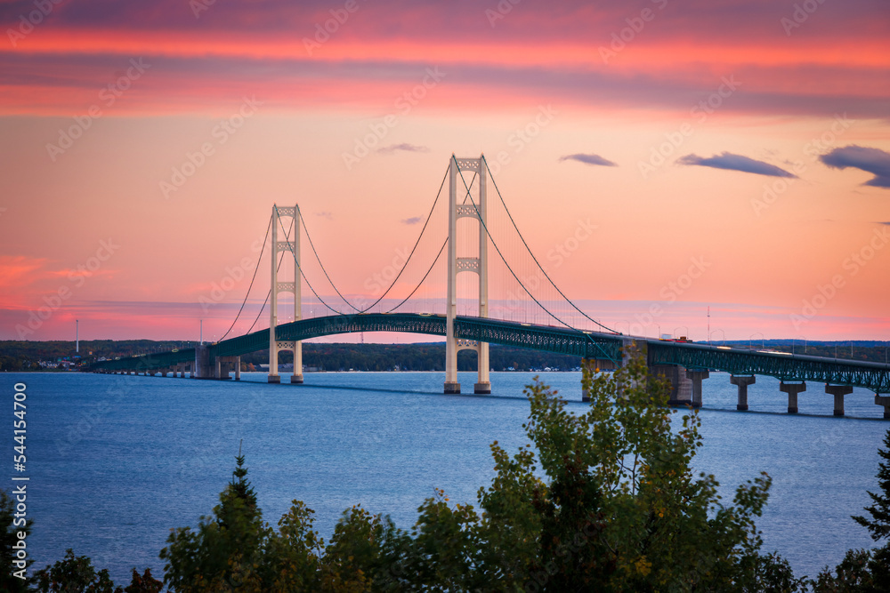 Obraz premium Mackinaw Sunset (2022)