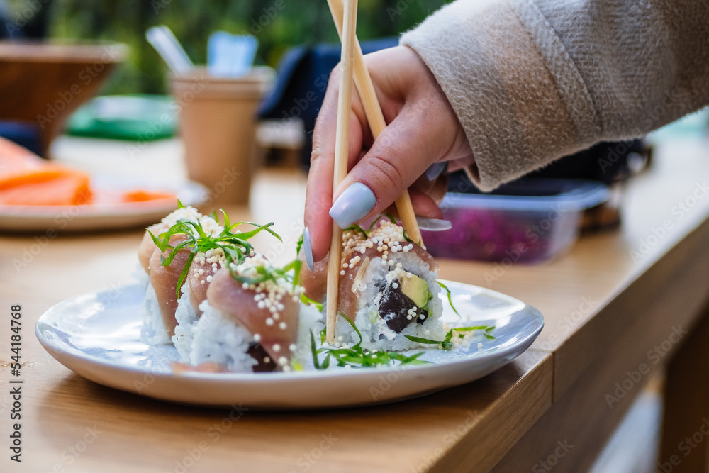 Przygotowywanie sushi