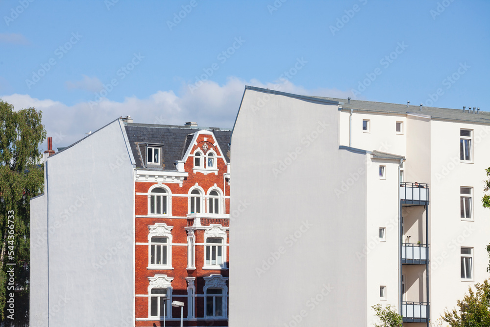 Weisse Hauswände, Wohngebäude, Altbauten, Wilhelmshaven, Niedersachsen, Deutschland