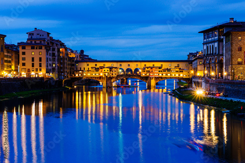 Foto PONTE VECCHIO OF FLORENCE  BY NIGHT - IT WAS THE FIRST AND THE OLDEST BRIDGE IN