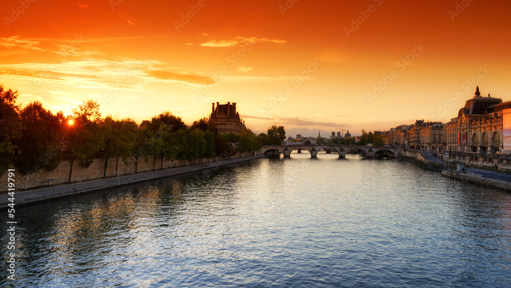 Seine river and Royal bridge in the 1th arrondissemnt of Paris city