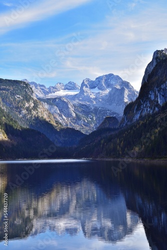 Vorderer Gosausee und Dachstein im Herbst, vertikal photo