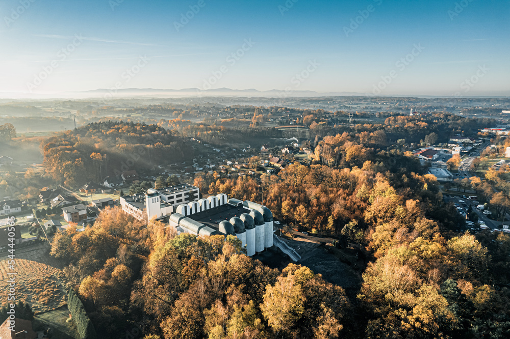 Jastrzębie-Zdrój, miasto przemysłowe na Górnym Śląsku w Polsce, panorama z lotu ptaka jesienią