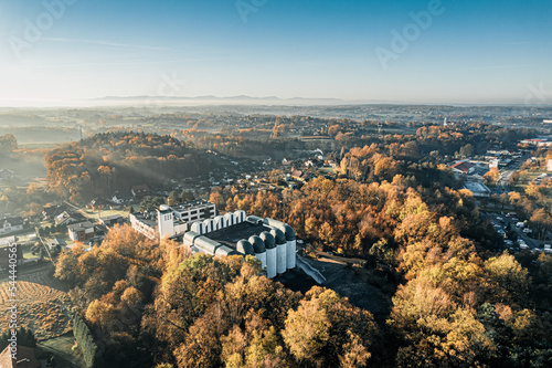 Obraz na płótnie Jastrzębie-Zdrój, miasto przemysłowe na Górnym Śląsku w Polsce, panorama z lotu ptaka jesienią w salonie