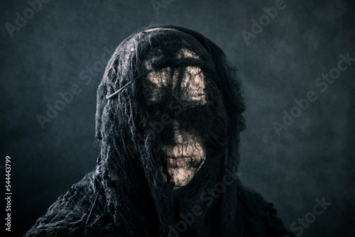 Tela Portrait of a scary witch on dark misty background
