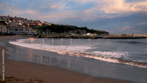 Anochecer en Luanco, playa de Santa Marina. Asturias