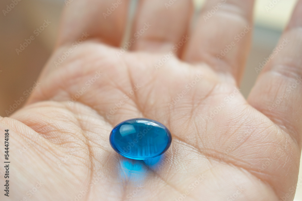 Fototapeta premium medicine capsule in hand