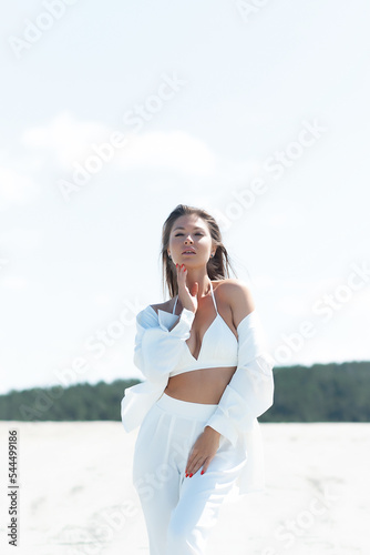 Charming woman standing on beach © 3kstudiok