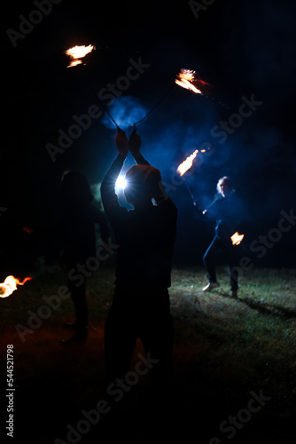 Amazing fire show artists o...