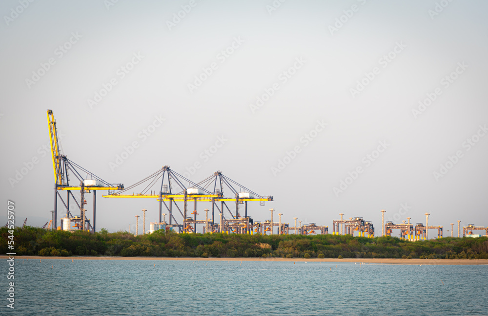 cargo port and container transportation system
