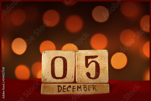 December 5 retro calendar, bokeh lights background photo