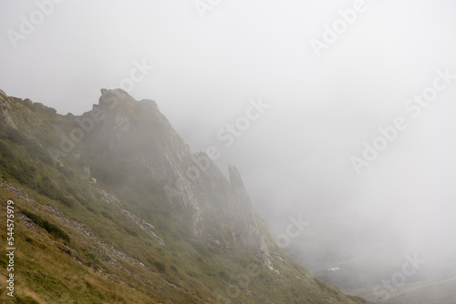 Pyrénées nuage montagne