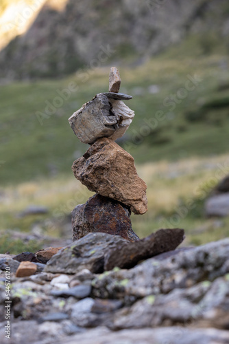 pierre Pyrénées  randonnée © jorisfavraud