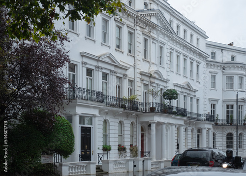 Canvas Print Elegant white buildings in Central London