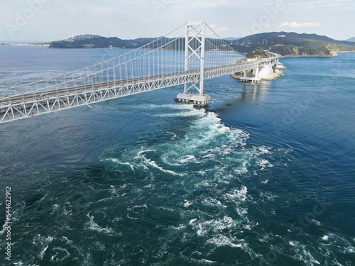 鳴門海峡大橋と渦潮の空撮写真