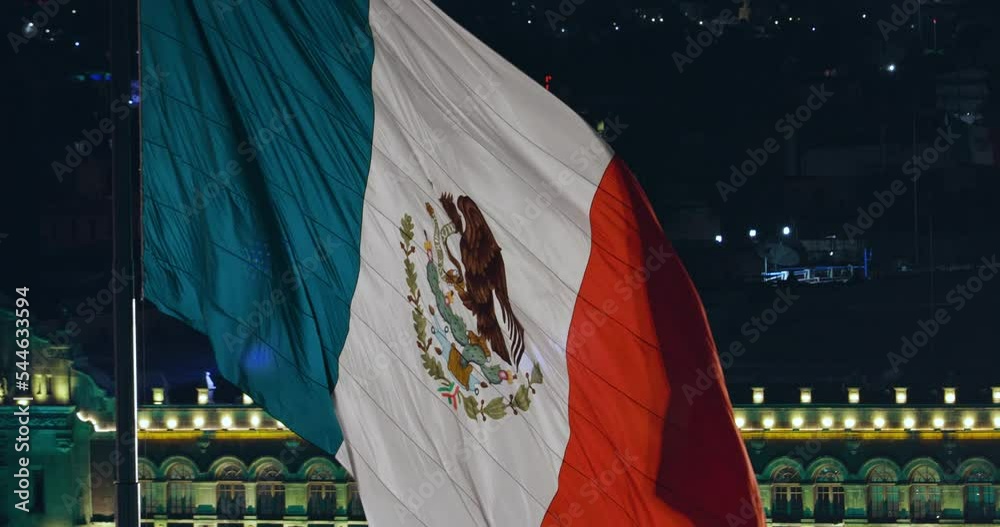 bandera de Mexico de noche en celebración de 15 de septiembre
