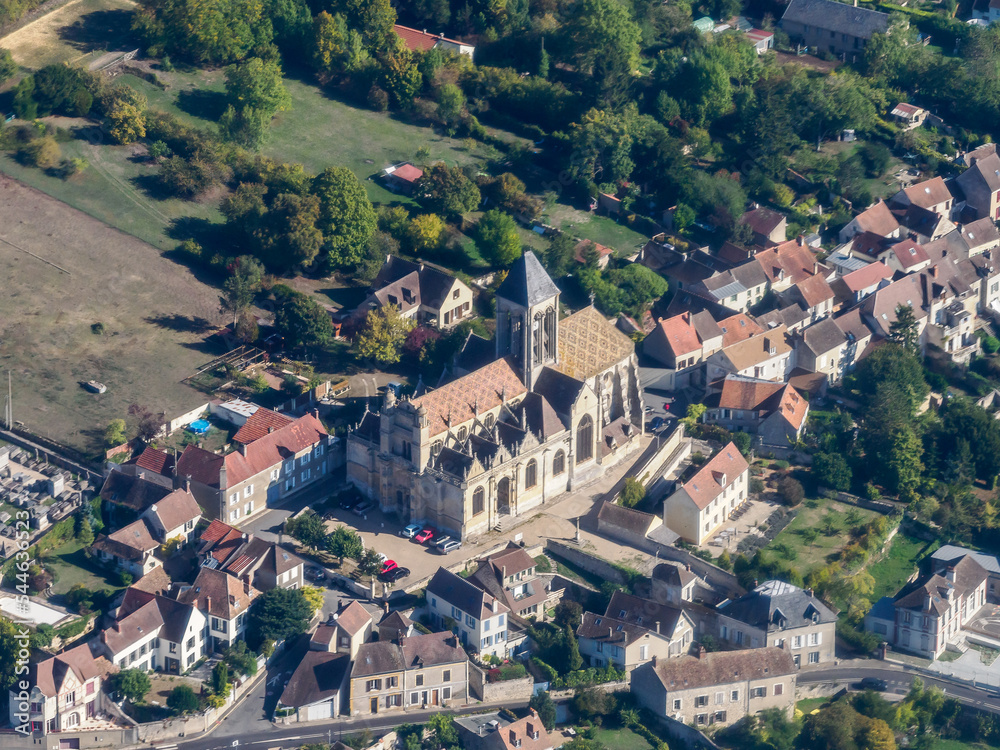 vue aérienne du village de Vétheuil dans le Val d'Oise en France