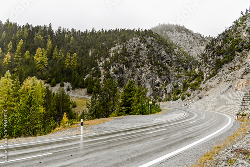 Zernez, Ofenpass, Passstrasse, Bergstrasse, Engadin, Pass, Nationalpark, Val Müstair, Alpen, Herbst, Herbstfarben, Graubünden, Schweiz photo