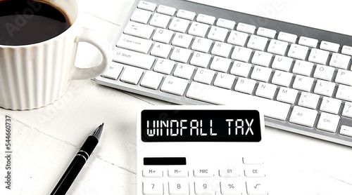 Εκτύπωση καμβά WINDFALL TAX text on calculator with keyboard and coffee