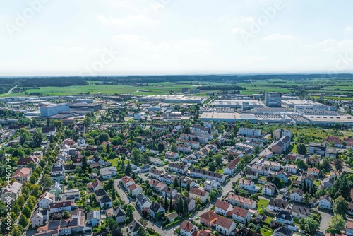 Mindelheim, Kreisstadt im Unterallgäu - Ausblick auf die südöstlichen Stadtteile und Industriegebiete