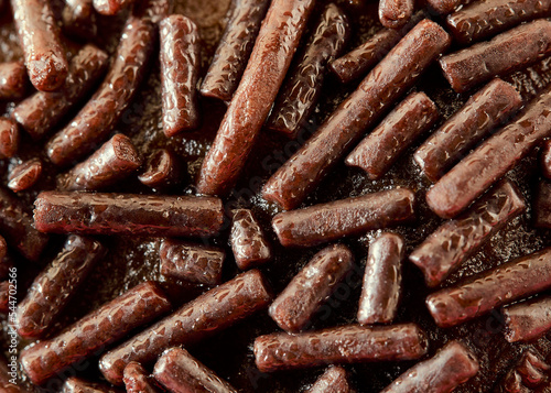 Detalle de virutas de chocolate macro para fondo o textura