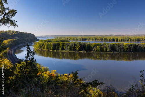 Fototapeta Naklejka Na Ścianę i Meble -  Mississippi River Scenic Autumn Landscape