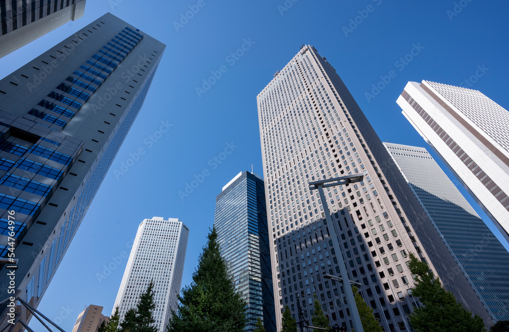 東京　新宿　高層ビルの風景