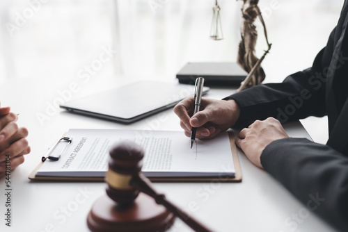 Fototapete Sign an agreement the concept of legal proceedings and litigation
