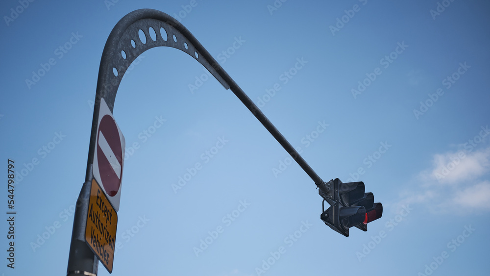 Obraz premium traffic light in blue sky