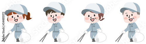 ゴミ拾いをする作業員たち
