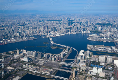 航空機から見る東京湾とレインボーブリッジ