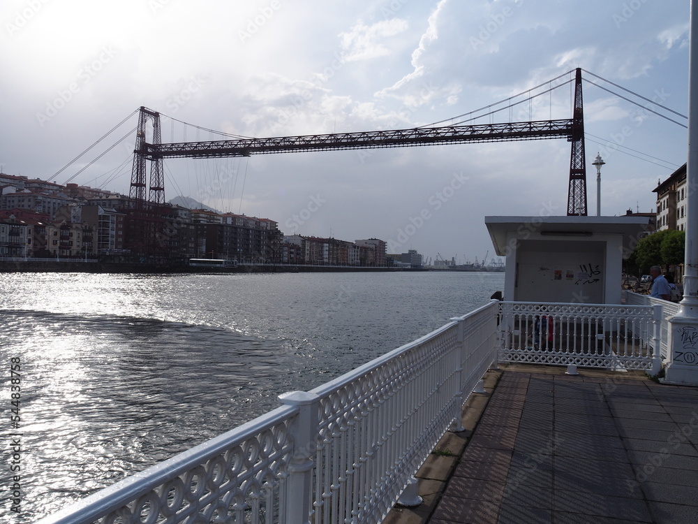 Fototapeta premium Portugalete, localidad vasca famosa por su puente colgante.