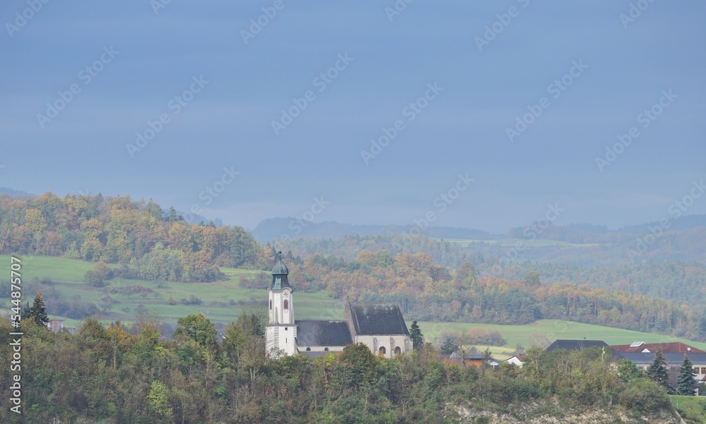 Emmersdorf an der Donau im Herbstnebel StockFoto Adobe Stock