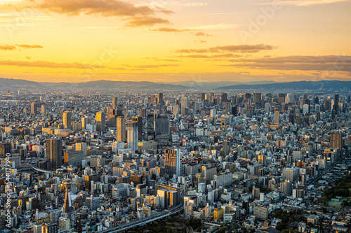 あべのハルカス展望台からの夕陽に照らされる梅田の風景 【大阪夜景】