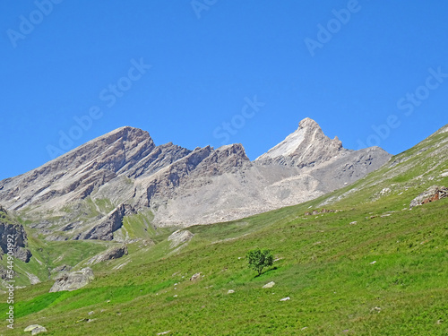 Le Pain de Sucre et le Pic d'Asti